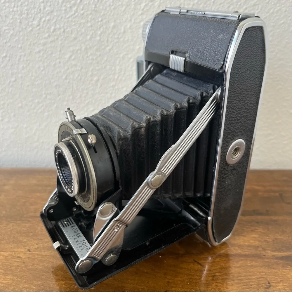 vintage Kodak Tourist Camera - Picture 7 of 10